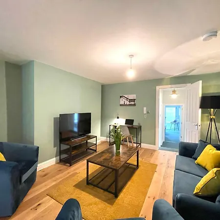 2 Bedroom Stopoverz
