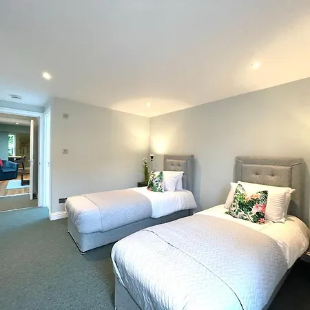 2 Bedroom Stopoverz *