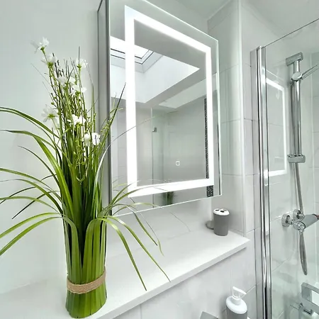 2 Bedroom Stopoverz * Bristol