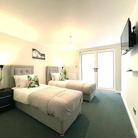 2 Bedroom Stopoverz *