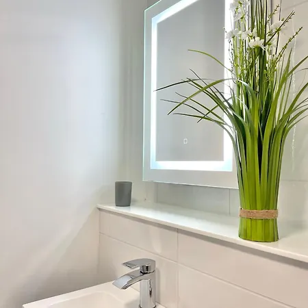 2 Bedroom Stopoverz Bristol