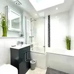 2 Bedroom Stopoverz Bristol