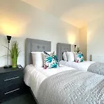 2 Bedroom Stopoverz *