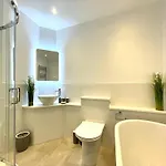 2 Bedroom Stopoverz * Bristol