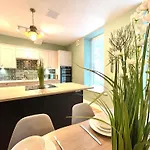 2 Bedroom Stopoverz Apartamento *