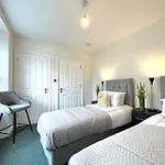 2 Bedroom Stopoverz * Bristol