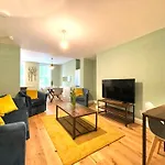 2 Bedroom Stopoverz Apartamento