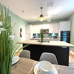 Apartamento 2 Bedroom Stopoverz *