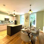 2 Bedroom Stopoverz Bristol