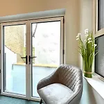 2 Bedroom Stopoverz * Bristol