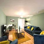 2 Bedroom Stopoverz Bristol