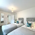 2 Bedroom Stopoverz Apartamento