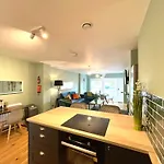 Apartamento 2 Bedroom Stopoverz