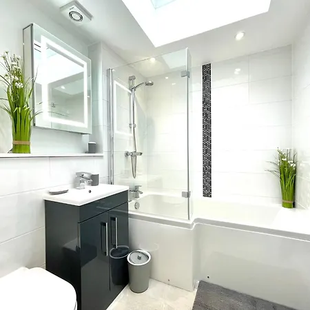 2 Bedroom Stopoverz Бристоль