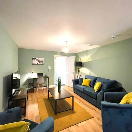 2 Bedroom Stopoverz Bristol