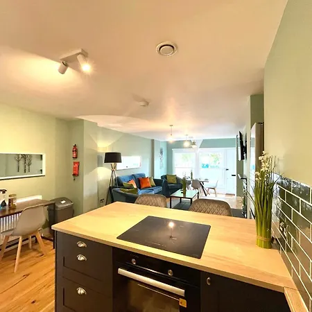 Апартаменти 2 Bedroom Stopoverz
