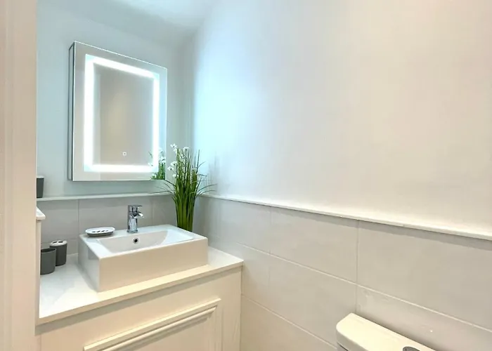 2 Bedroom Stopoverz Appartement Bristol