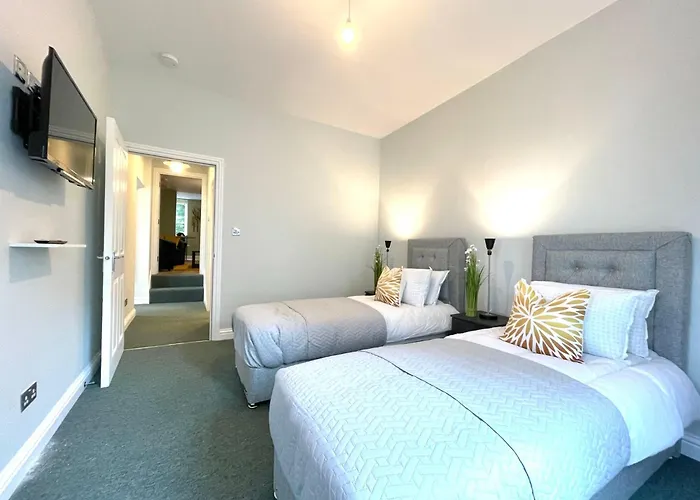 2 Bedroom Stopoverz דירה בריסטול