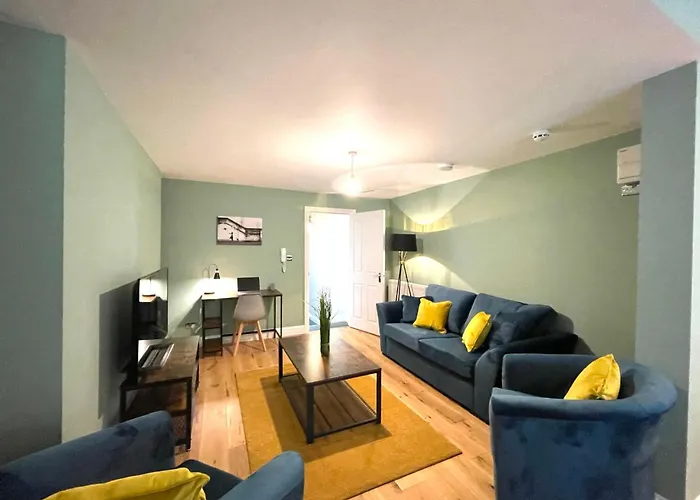 2 Bedroom Stopoverz Bristol